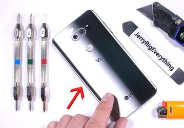 LG V30 с честью выдержал испытания блогера JerryRigEverything