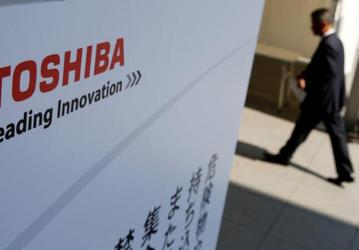 Toshiba рассматривает варианты действий на случай, если полупроводниковое производство не удастся продать до конца финансового года