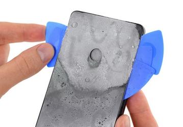 Смартфон Essential Phone непригоден для ремонта в большинстве случаев