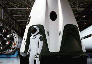 Опубликовано полное изображение скафандра SpaceX