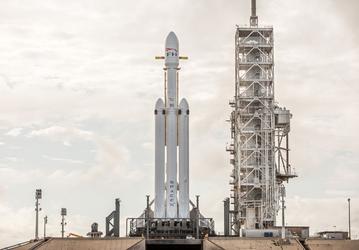 SpaceX попытается посадить все ускорители ракеты Falcon Heavy