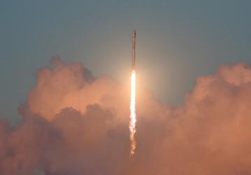 Завтра SpaceX должна вывести на орбиту два тестовых спутника, являющихся частью программы по обеспечению доступа к Сети всей планеты