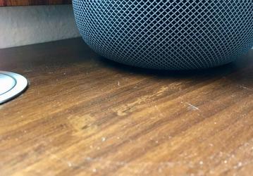 Умная акустическая система Apple HomePod может оставлять следы на деревянных поверхностях