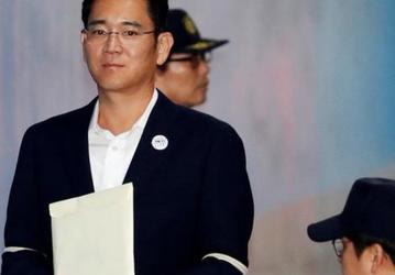 Вице-президента Samsung освободили досрочно