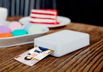 Фотографии, напечатанные на Xiaomi Xprint Pocket AR Photo Printer, «оживают» на экране смартфона