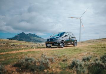 Renault хочет, чтобы электромобили стали частью общей электросети, при необходимости отдавая электроэнергию обратно в сеть