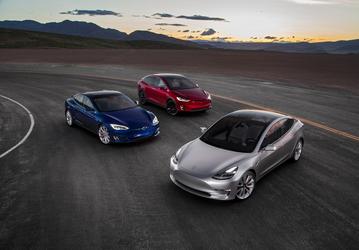 По итогам года Tesla поставила клиентам более 100 000 автомобилей, увеличив показатель на 33%