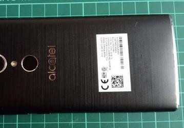 Смартфон Alcatel 5 прошел сертификацию FCC