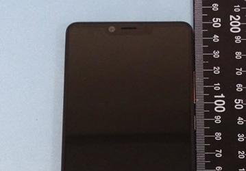 Реальные фотографии смартфона Sharp Aquos S3 подтверждают вырез в верхней части дисплея