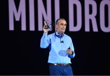Intel показала световое шоу, созданное сотней дронов