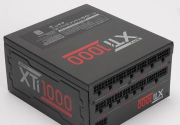 Блок питания XFX XTi-1000W имеет сертификат 80 Plus Titanium 