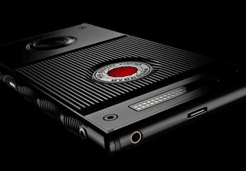 Смартфон Red Hydrogen One, оснащенный голографическим дисплеем, поступит в продажу этим летом