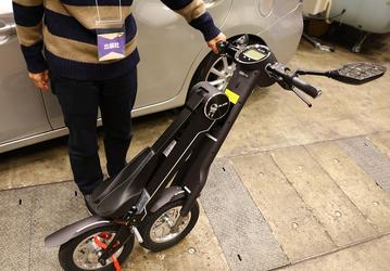 Складной электробайк Blaze Smart EV проезжает без подзарядки 30 км