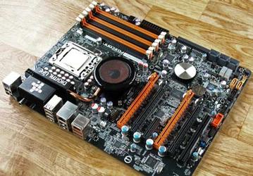 Фото дня: системная плата Foxconn Renaissance X58 Digital Life с необычной системой охлаждения