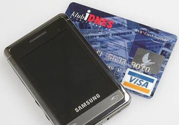 "Кредитный" конкурент iPhone и Prada от Samsung