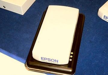 Seiko Epson представила портативный прототип для беспроводной зарядки мобильных устройств