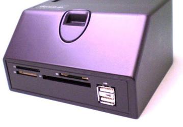 HDD-док с интерфейсами USB и eSATA одновременно выполняет функции картовода и USB-концентратора