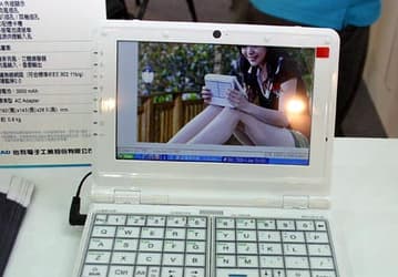 UMPC Noahpad EL-460 оснащен не совсем обычной, скорее совсем необычной клавиатурой