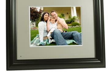 Фоторамка Digital Foci Image Moments 8 оснащена дисплеем с LED-подсветкой