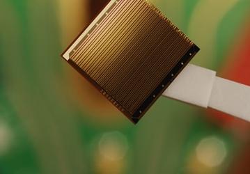 Гибридные чипы Intel с лазерными соединениями к 2010 году?