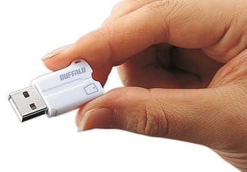Buffalo анонсирует миниатюрный кардридер microSD MCR-MSD/U2-2