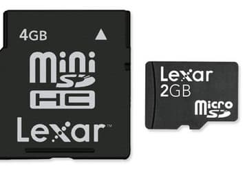 Lexar показывает карточки miniSDHC объемом 4 Гб и microSD объемом 2 Гб