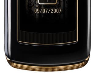 Motorola представляет RAZR2 V8 Luxury Edition
