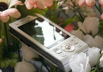 Sony Ericsson выпустит W910i в белой расцветке