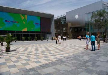 Apple открыла первый розничный магазин в Китае 