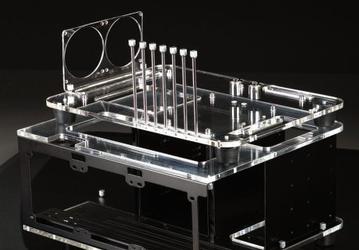 Фото дня: MicroCOOL Banchetto 101, «невидимый» корпус