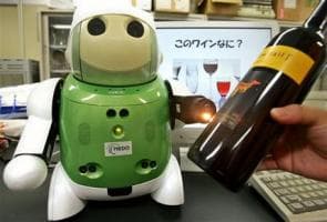 Робот Winebot знает толк в вине и закусках