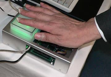 Специалисты Fujitsu улучшили биометрический датчик, сканирующий рисунок вен