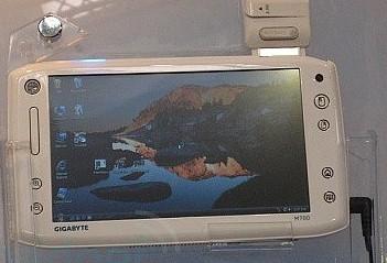 GIGABYTE показала на CeBIT устройства UMPC M700 и MID M528 (на базе Intel Centrino Atom)
