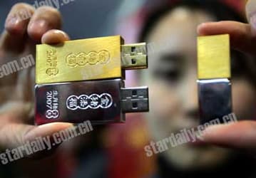 Сувенирные USB-брелоки из золота и серебра к году свиньи
