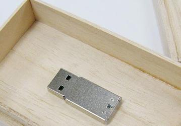 SolidAlliance Hadaka – USB-накопитель в чистом виде