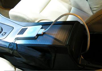 Volvo начала поставки фирменных iPod-адаптеров в Великобритании