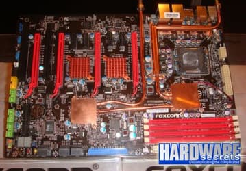 Плата Foxconn F1: 4 интерфейса PCIe x16, водяная система охлаждения и модули Пельтье