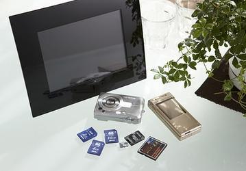 Buffalo представила DLNA-фоторамку PF-50WG
