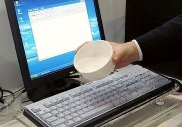 Lenovo демонстрирует клавиатуру, которой не страшна вода