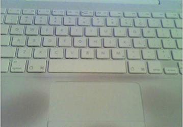 Apple заменит «пожелтевшие» MacBook