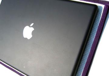 Чехол для MacBook и коленей пользователя