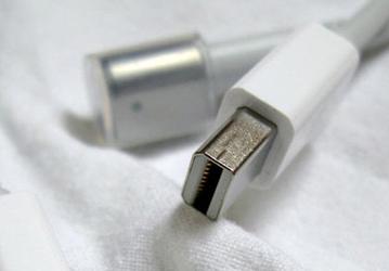 Apple не будет взимать лицензионных отчислений за mini DisplayPort  
