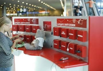 Медиастенд МТС в Домодедово поможет зарядить батарею телефона или ноутбука