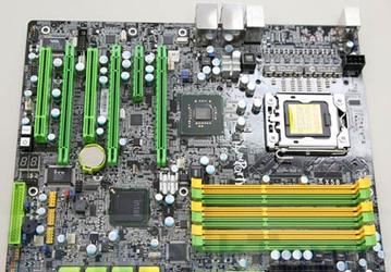 Системная плата DFI LANPARTY UT X58 не ограничивает напряжение питания модулей памяти