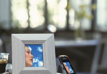 Parrot Photo Viewer: цифровая фоторамка с Bluetooth