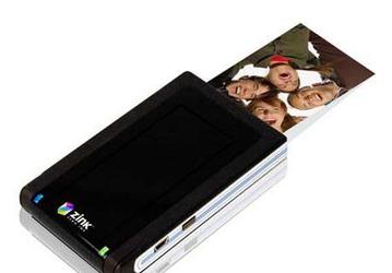 Polaroid Digital Instant Mobile Photo Printer умещается в кармане и печатает фото без чернил