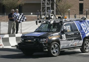 Команда-победитель гонки автомобилей-роботов 2007 DARPA Urban Challenge получила 2 000 000 долларов