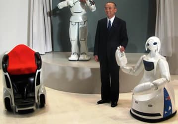 Робот Toyota Motor играет на скрипке
