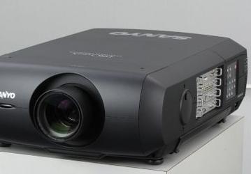 Sanyo PLC-XF47 - самый яркий проектор в мире