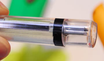 USB-накопитель использует солнечную батарею для питания встроенного экрана
